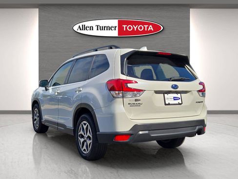 Used 2022 Subaru Forester Premium image 9