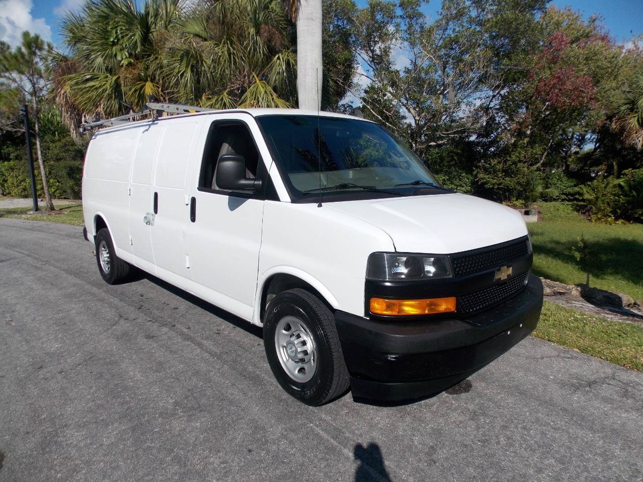 Used 2019 Chevrolet Express 2500 Extended RWD image 1