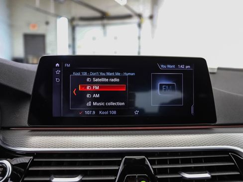 Used 2019 BMW 530i xDrive w/ M Sport Package AWD/4WD image 17