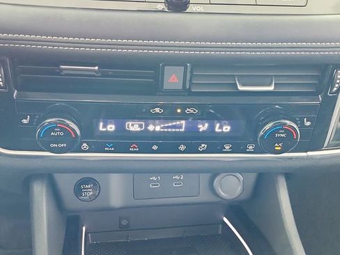 Used 2025 Nissan Rogue SL w/ SL Premium Package image 36