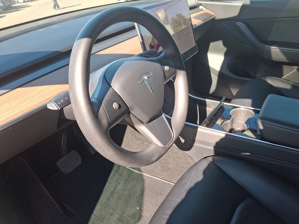 Used 2021 Tesla Model Y Long Range AWD/4WD image 25
