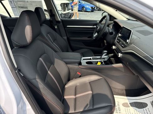 New 2025 Nissan Altima 2.5 SR image 17