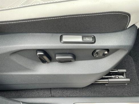 New 2025 Volkswagen Atlas Cross Sport SEL Premium R-Line image 10