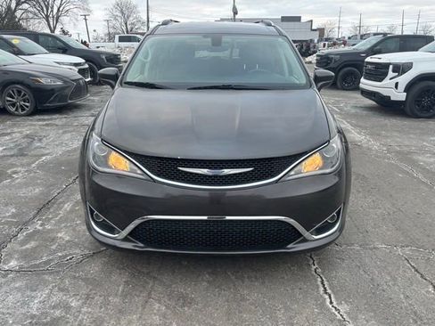 Used 2018 Chrysler Pacifica Touring-L Plus FWD image 2