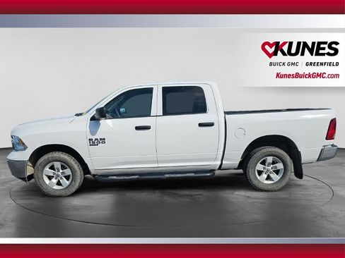Used 2022 RAM 1500 Classic SLT AWD/4WD image 9