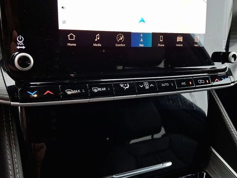 Certified 2023 Jeep Wagoneer L Series II AWD/4WD image 17