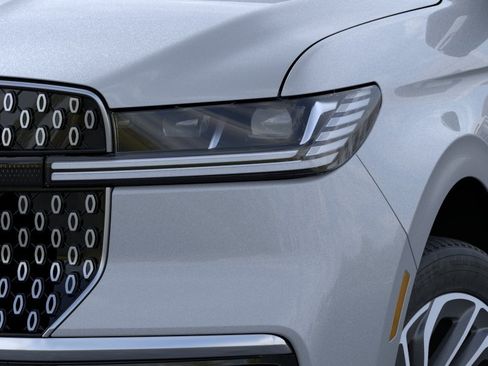 New 2026 Lincoln Navigator Reserve AWD/4WD image 18
