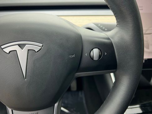 Used 2021 Tesla Model Y Long Range image 47