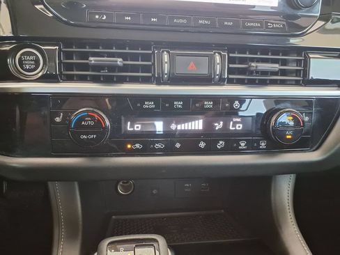 Used 2023 Nissan Pathfinder SL w/ Lighting Package (N92) AWD/4WD image 31