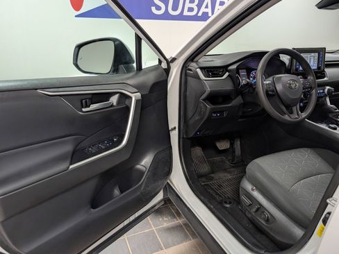 Used 2022 Toyota RAV4 XLE image 26