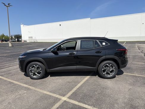 New 2026 Chevrolet Trax LT w/ LT Convenience Package FWD image 8