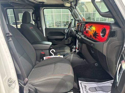 Used 2021 Jeep Wrangler Unlimited Rubicon w/ Dual Top Group AWD/4WD image 26