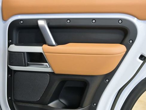 Used 2023 Land Rover Defender 110 X-Dynamic SE image 37