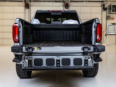 Used 2024 GMC Sierra 1500 AT4 w/ Technology Package AWD/4WD image 9