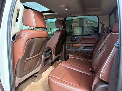 Used 2014 Chevrolet Silverado 1500 High Country w/ High Country Premium Package image 19