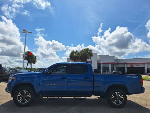 Used 2018 Toyota Tacoma TRD Sport AWD/4WD image 8