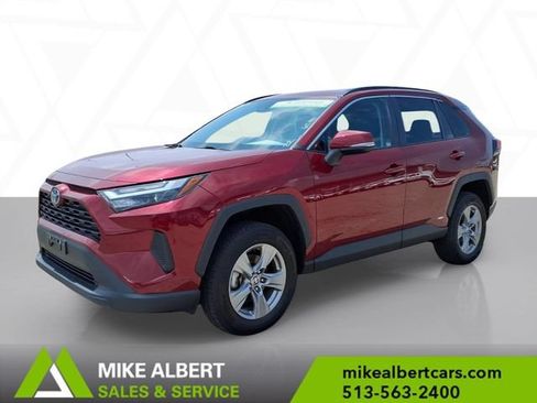 Used 2022 Toyota RAV4 XLE AWD/4WD image 3