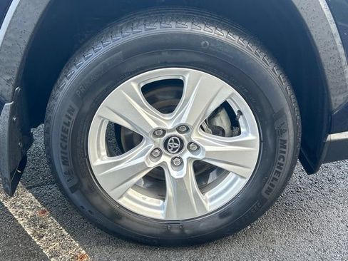 Used 2020 Toyota RAV4 XLE w/ Convenience Package AWD/4WD image 3