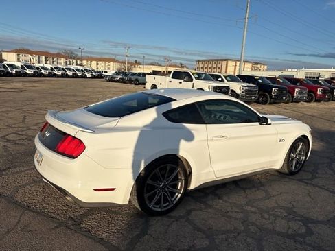 Used 2017 Ford Mustang GT Premium image 4