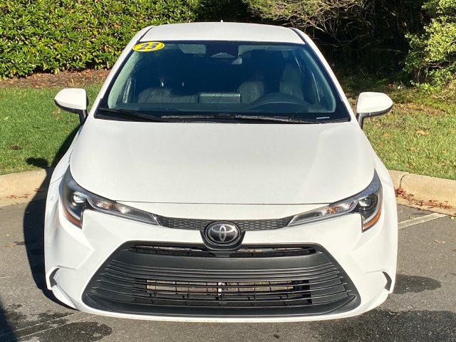 Used 2023 Toyota Corolla LE FWD image 2