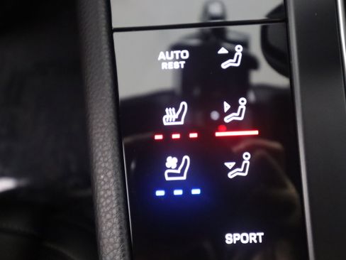 Used 2024 Porsche Macan S image 23