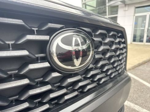 Used 2022 Toyota Corolla Cross LE FWD image 28