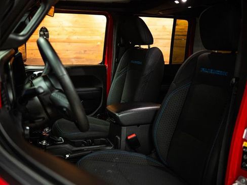 Used 2025 Jeep Wrangler Unlimited Rubicon 4xe w/ Convenience Group image 9