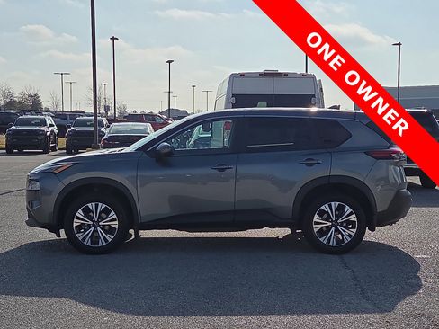 Used 2023 Nissan Rogue SV image 3