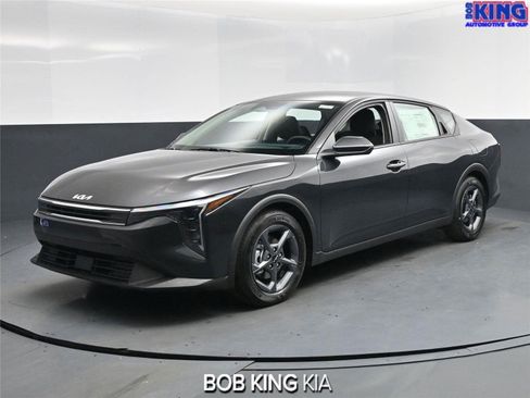 New 2025 Kia K4 LXS image 1