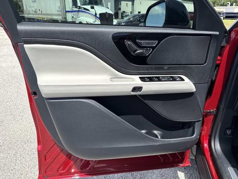 New 2026 Lincoln Aviator AWD image 19