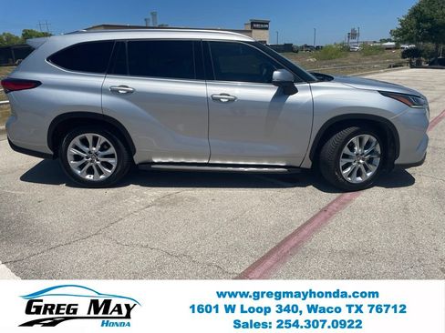 Used 2022 Toyota Highlander Limited FWD image 2