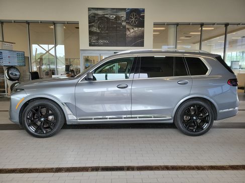 Used 2025 BMW X7 xDrive40i AWD/4WD image 8