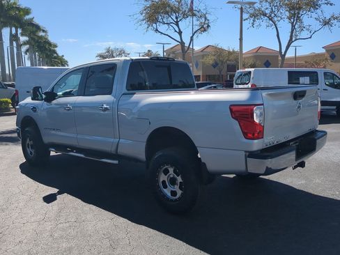 Used 2017 Nissan Titan SV image 6