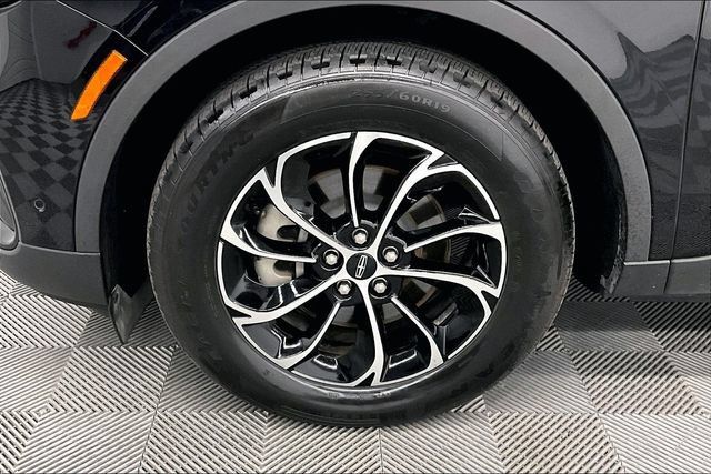 Used 2024 Lincoln Nautilus Premier AWD/4WD image 9
