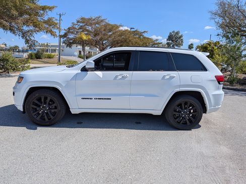Used 2018 Jeep Grand Cherokee Altitude RWD image 7