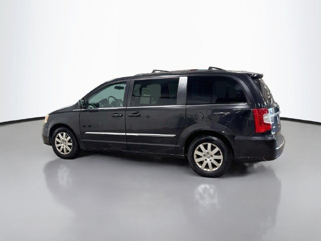 Used 2014 Chrysler Town & Country Touring FWD image 10