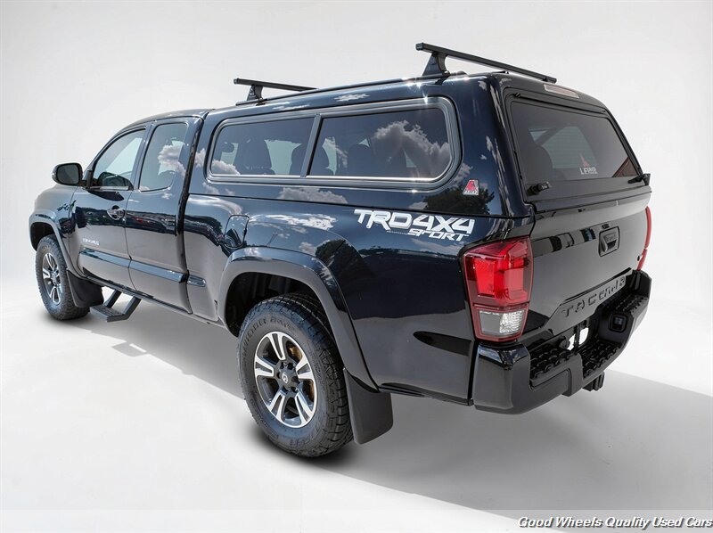Used 2018 Toyota Tacoma TRD Sport AWD/4WD image 7