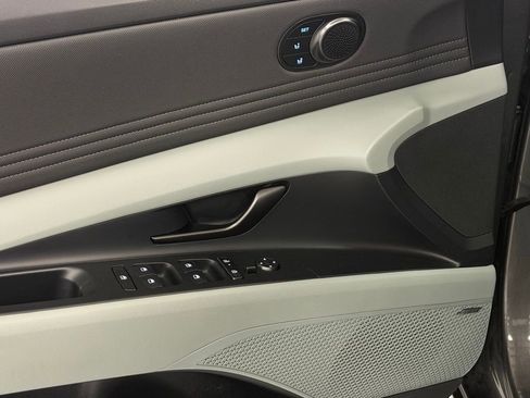 Certified 2025 Hyundai Elantra Limited image 14