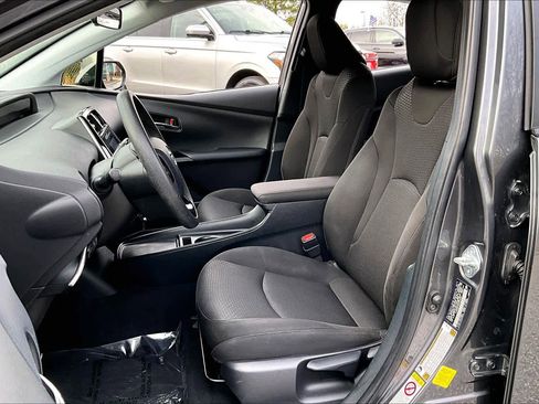 Used 2019 Toyota Prius LE image 7