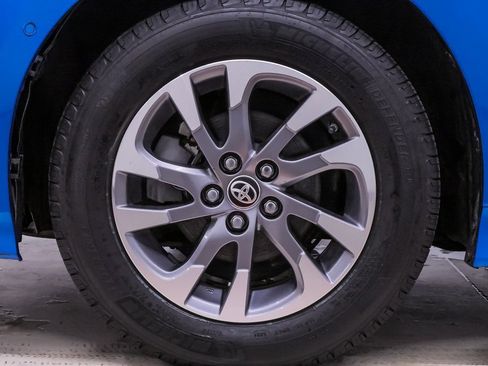 Used 2020 Toyota Prius XLE image 28