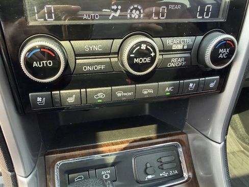 Used 2019 Subaru Ascent Touring w/ Popular Package #3 AWD/4WD image 36