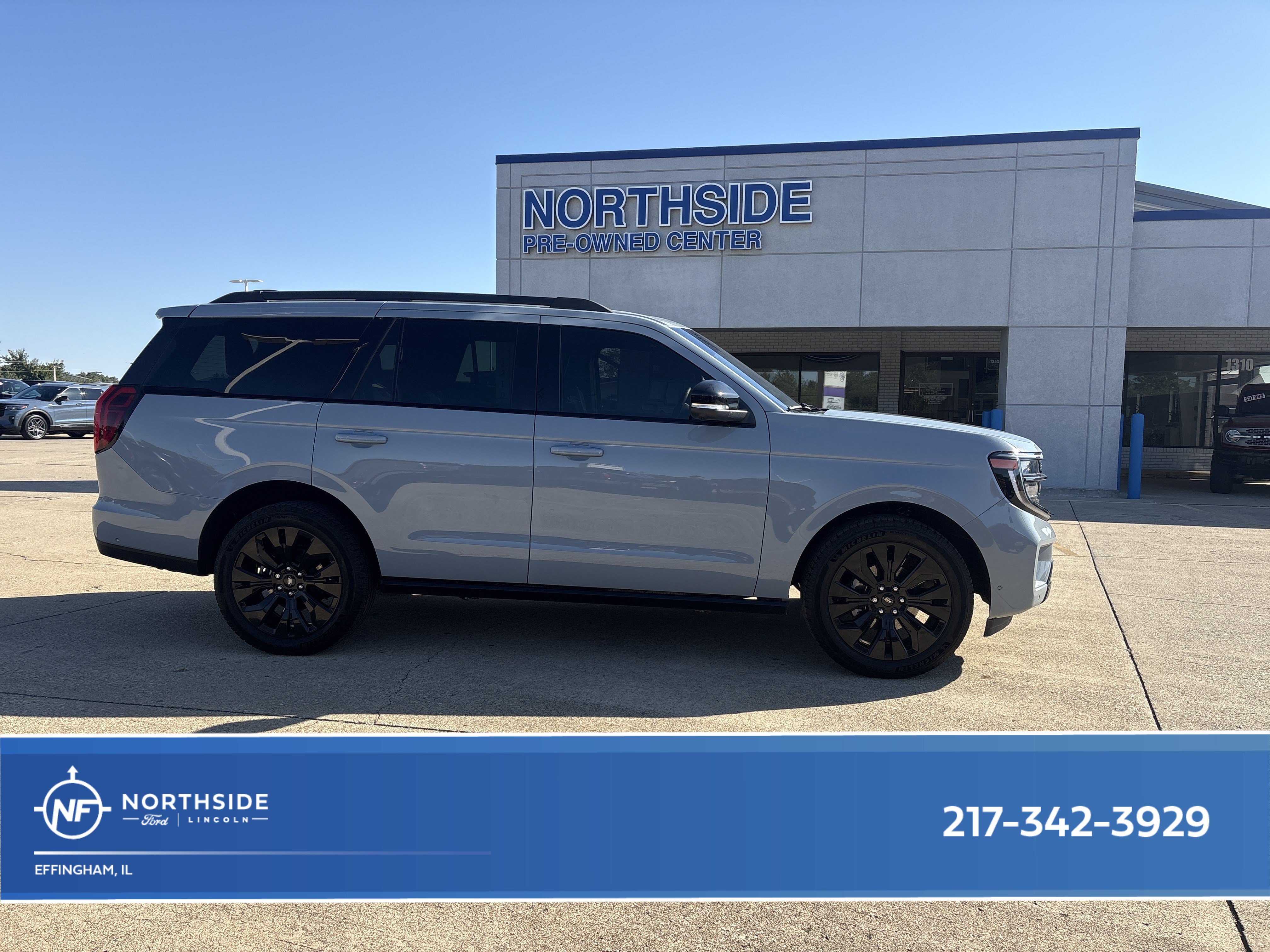Used 2025 Ford Expedition Platinum w/ Stealth Appearance Package AWD/4WD image 1