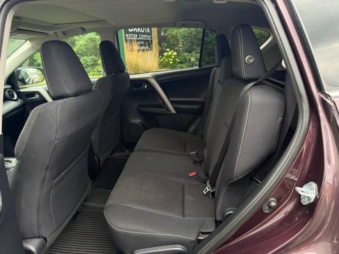 Used 2017 Toyota RAV4 XLE w/ Carpet Mat Package AWD/4WD image 7