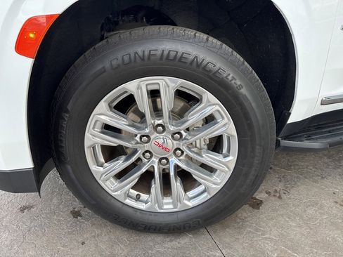 Used 2022 GMC Yukon SLT w/ SLT Premium Package image 5