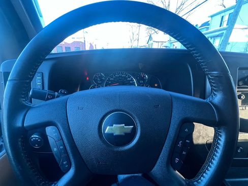 Used 2021 Chevrolet Express 3500 w/ Driver Convenience Package RWD image 16