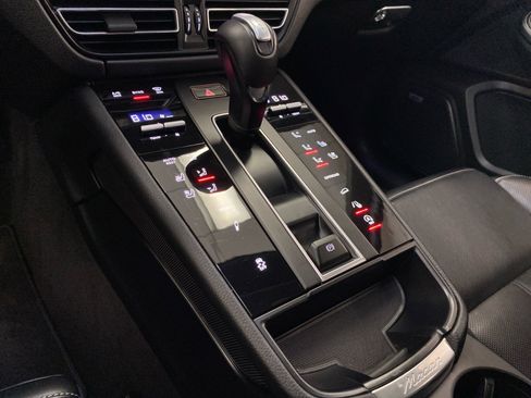 Used 2024 Porsche Macan Turbo image 23