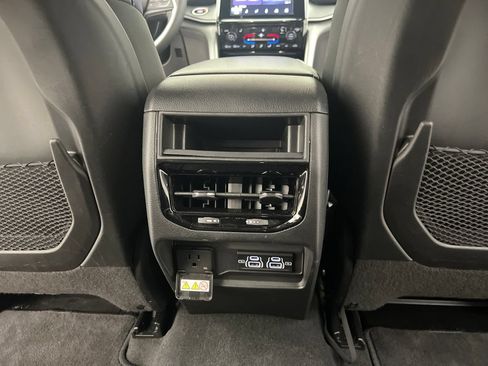 Used 2025 Jeep Grand Cherokee Altitude AWD/4WD image 26