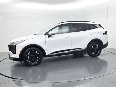Certified 2026 Kia Sportage EX w/ EX Panorama Roof Package FWD image 4