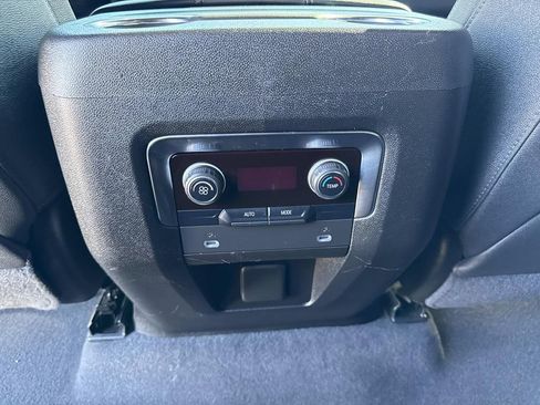 Used 2022 Chevrolet Suburban LT image 19