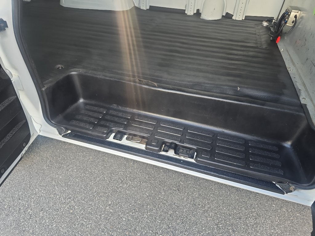 Used 2014 Chevrolet Express 2500 RWD image 10